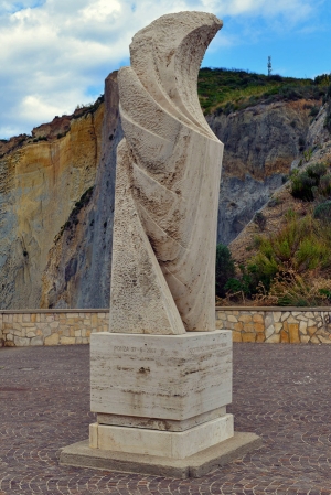 MONUMENTO CHIAIA DI LUNA